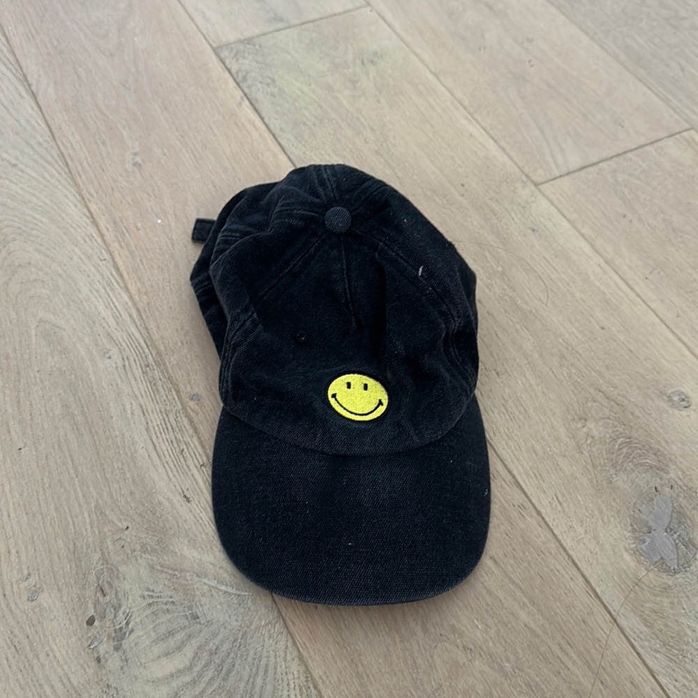 black smiley hat